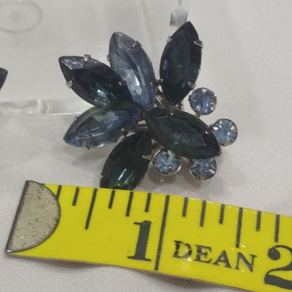 Vintage Blue Crystal Marquis Clip On Earrings - Picture 3 of 9